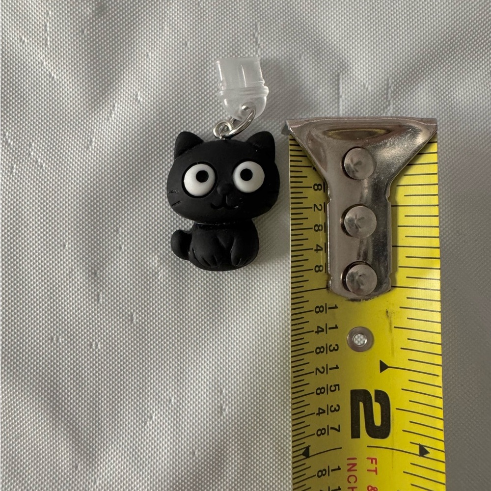 🛍️ Add-on -- Black Cat USB-C Dust Plug - Picture 3 of 3